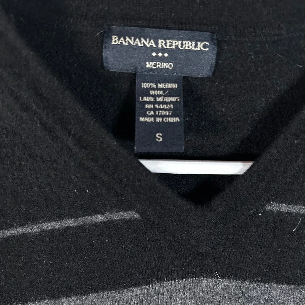 Banana Republic Men Merino Wool V-Neck Sweater Small Black Gray Striped Pullover